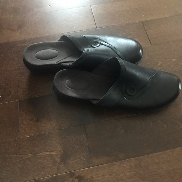 Sabots Clark’s très confortables noires en bonne condition - Picture 2 of 4